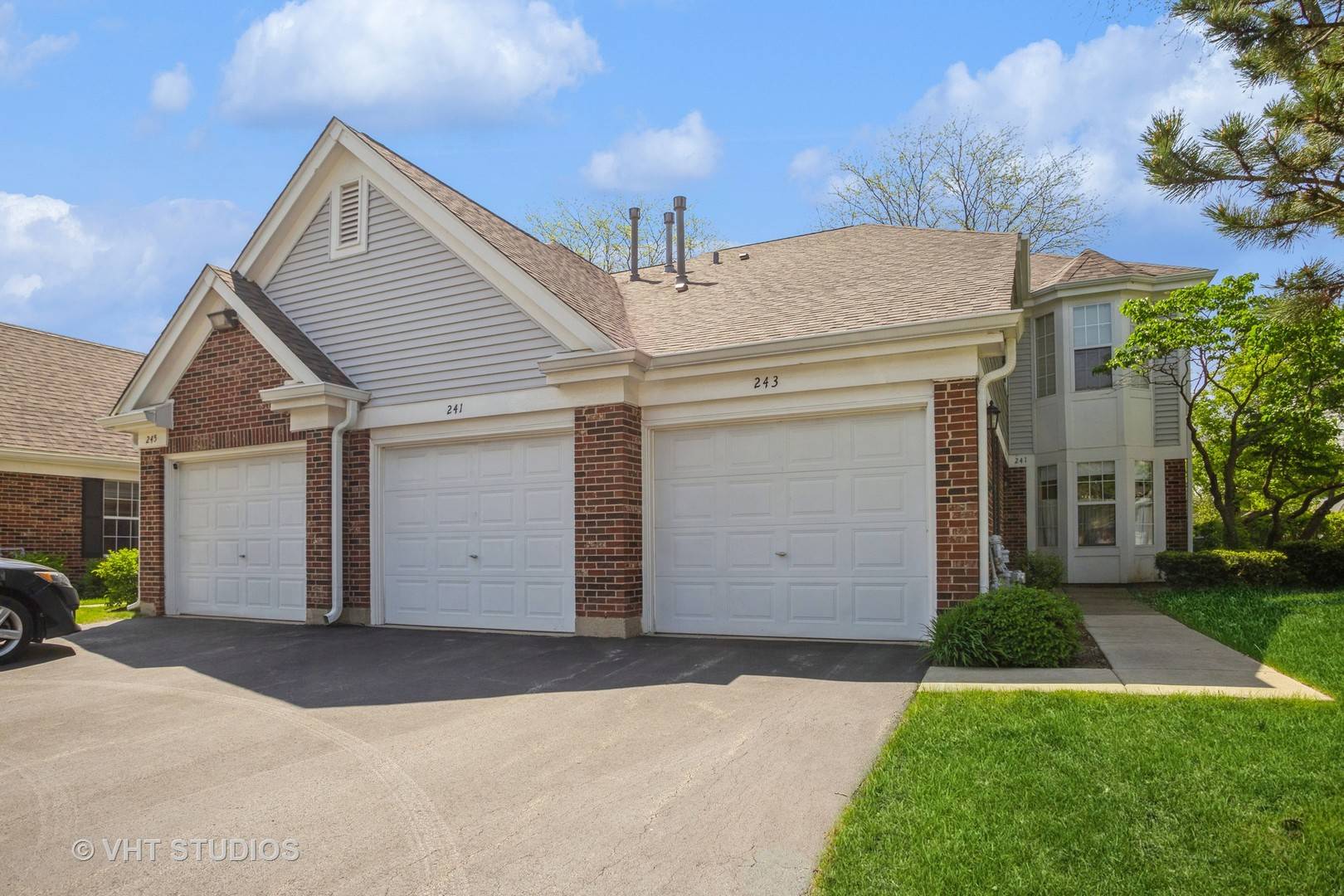 Streamwood, IL 60107,241 Green Knoll LN #241