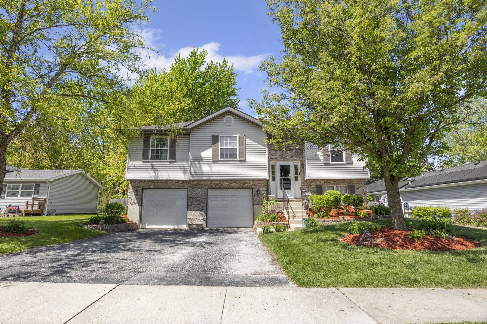 Elwood, IL 60421,895 Meadowbrook RD