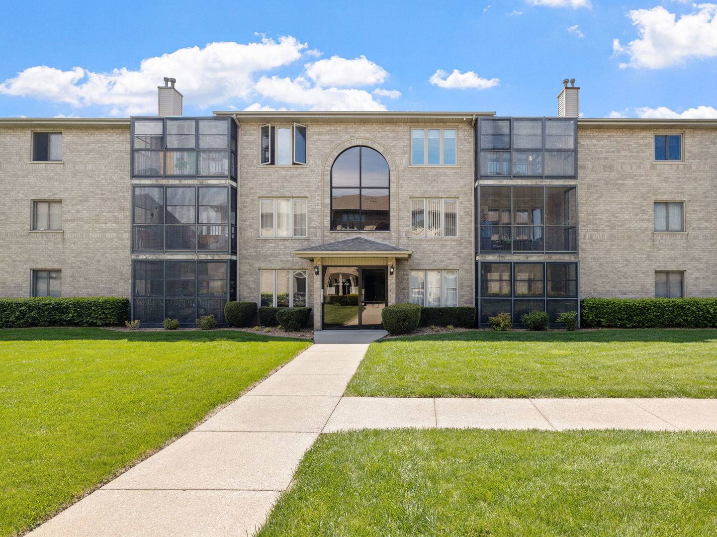 Crestwood, IL 60418,13935 Le Claire AVE #306