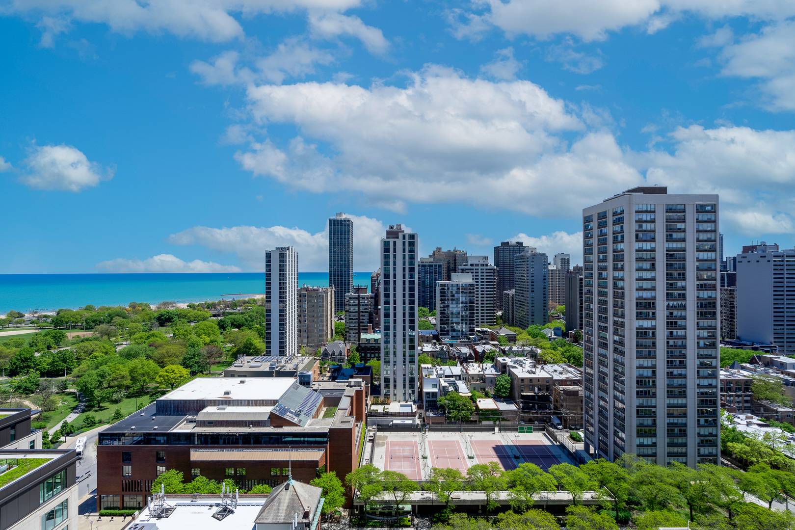 Chicago, IL 60610,1560 N SANDBURG TER #2506J