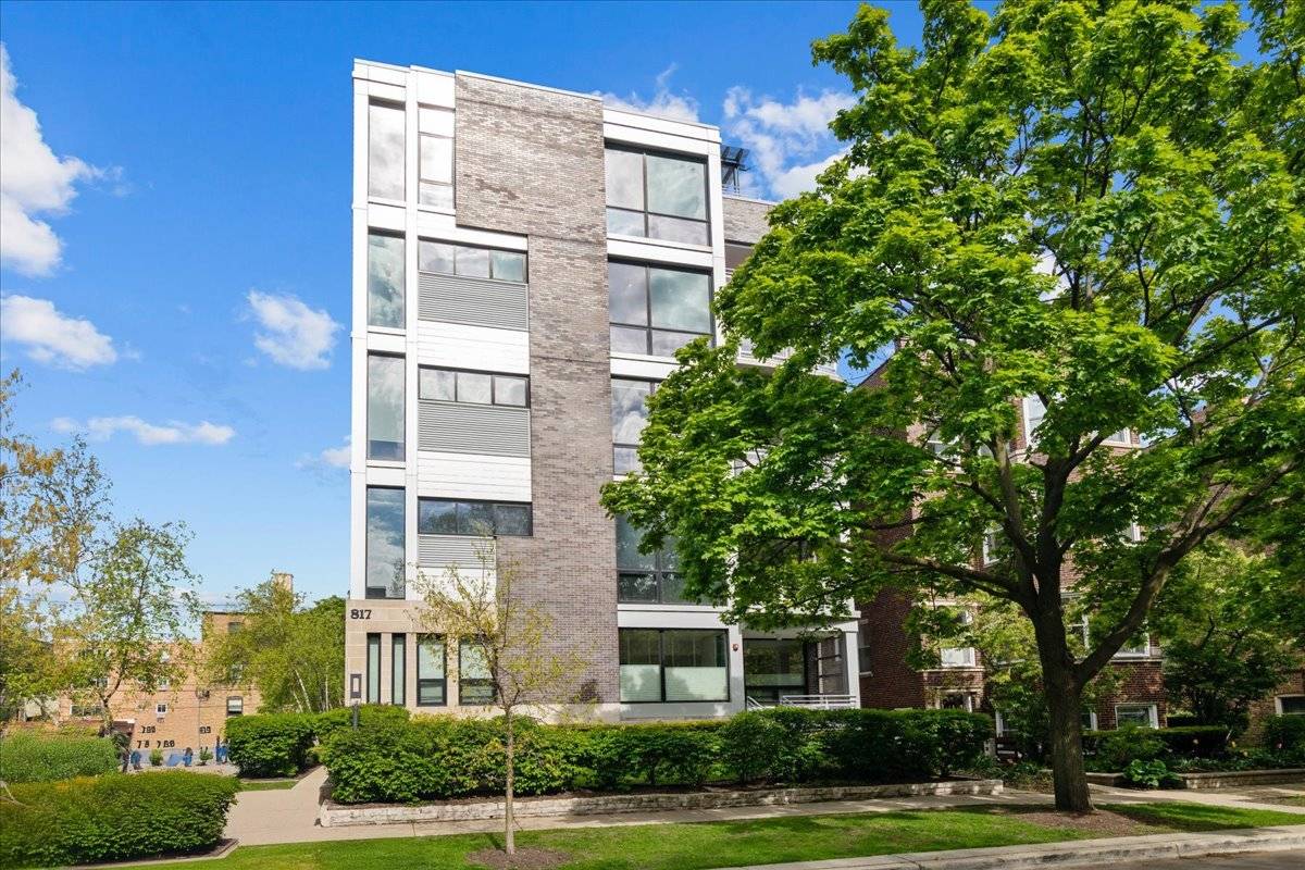 Evanston, IL 60202,817 Hinman AVE #4W