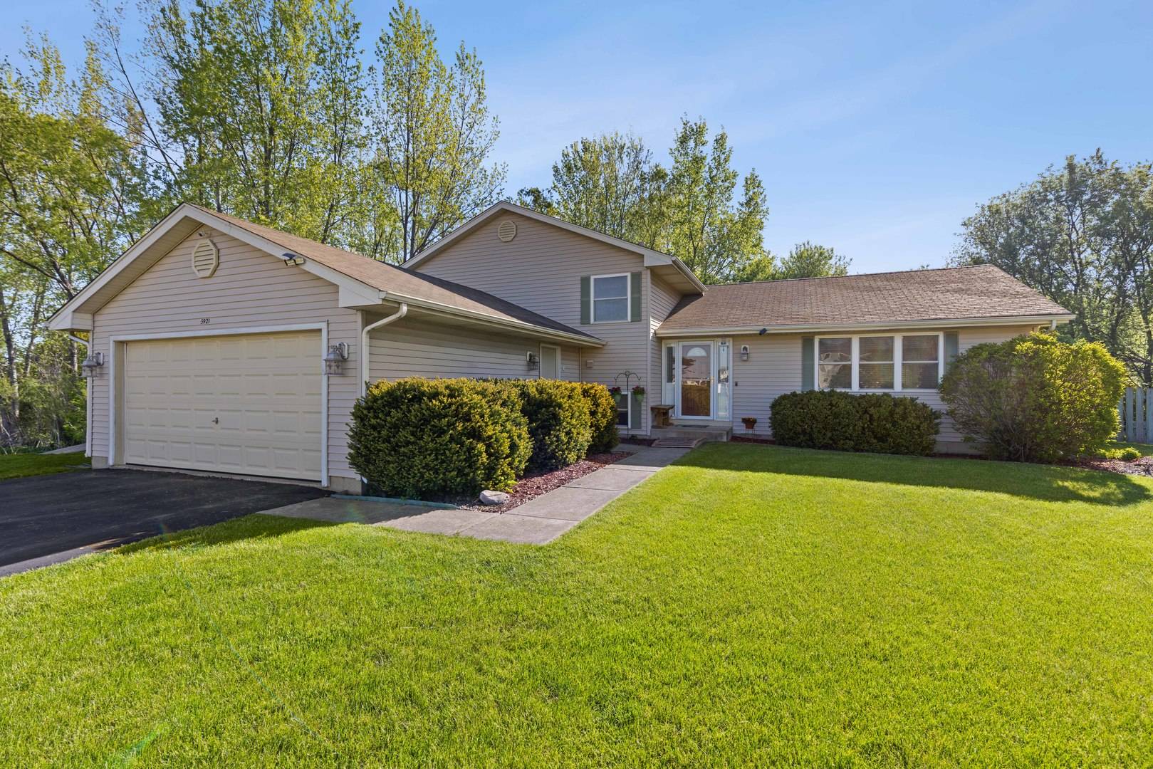 Mchenry, IL 60050,5921 Bluegrass TRL