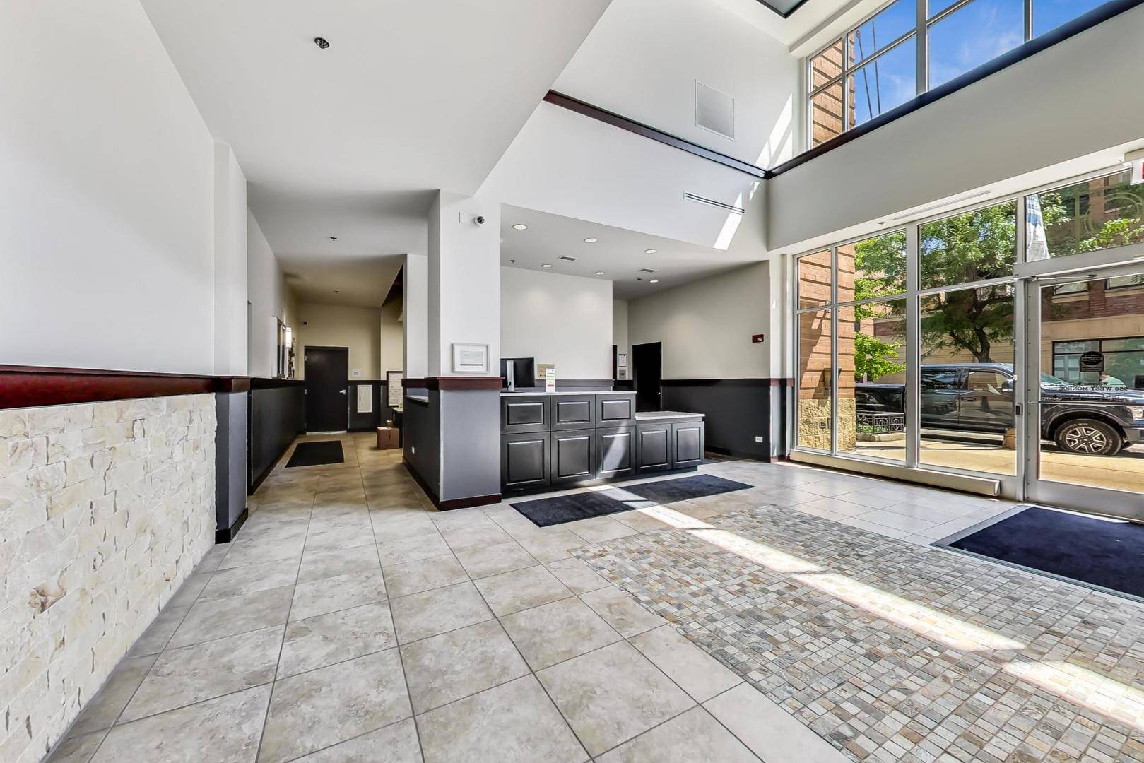 Chicago, IL 60607,950 W Monroe ST #607