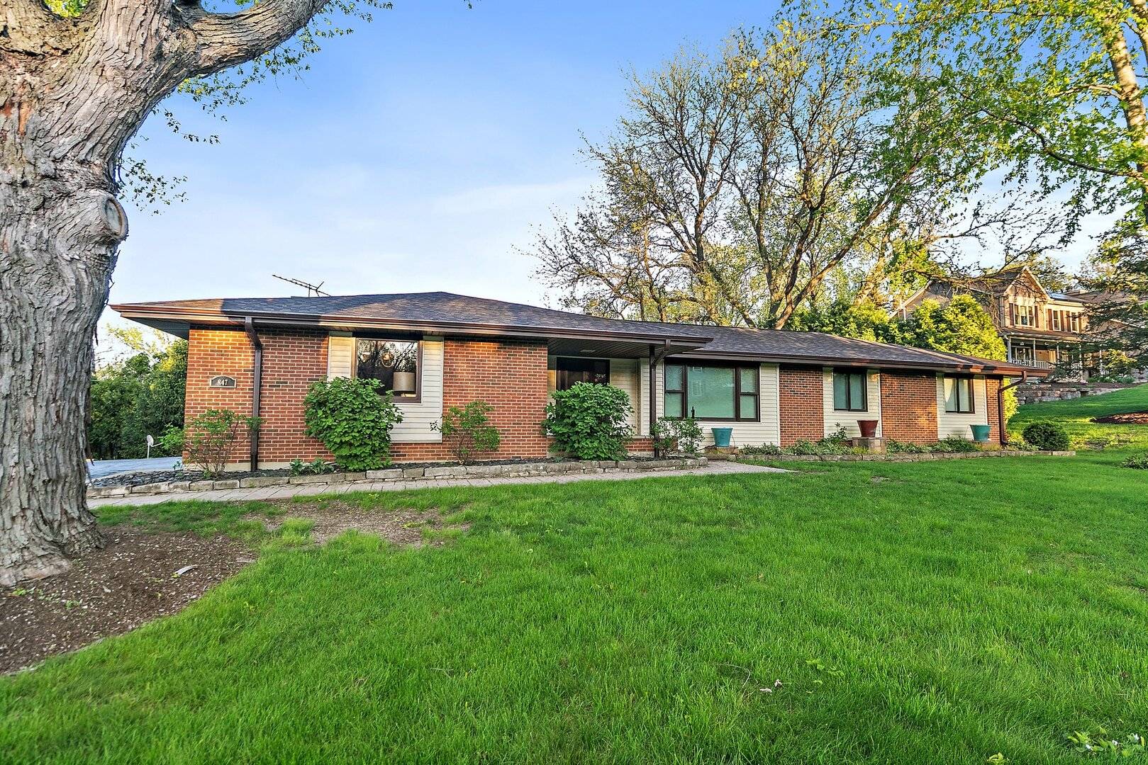 Sleepy Hollow, IL 60118,847 Hemlock DR