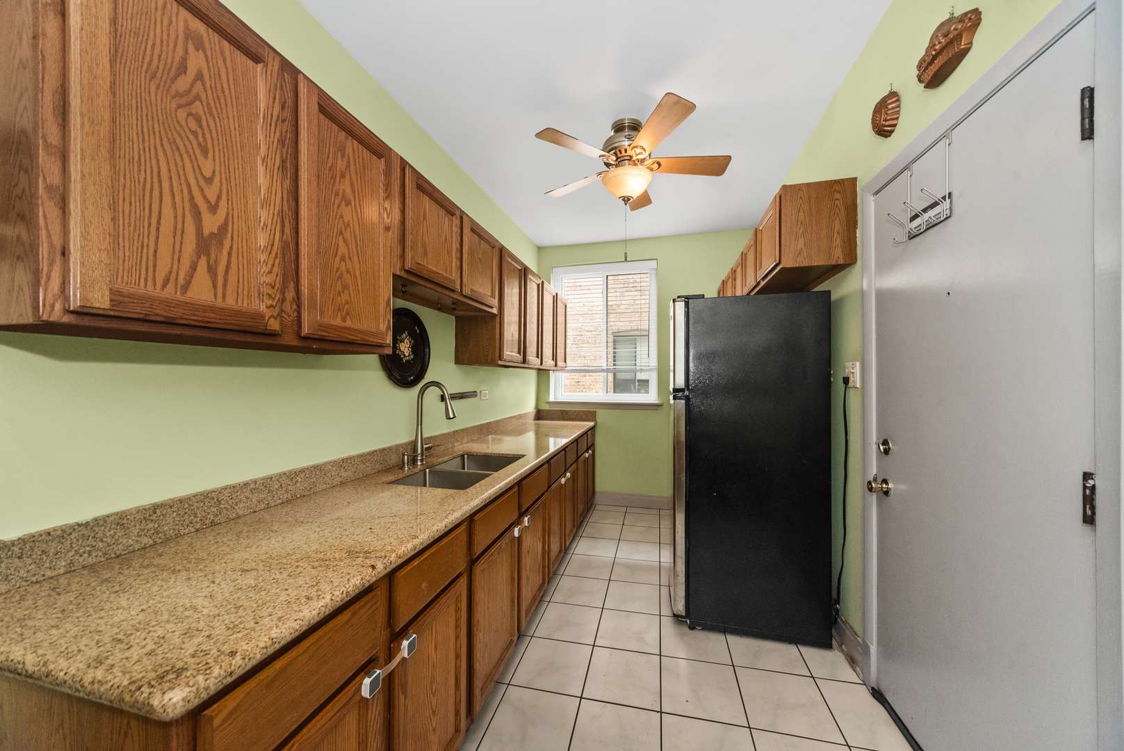 Chicago, IL 60640,914 W Sunnyside AVE #2D