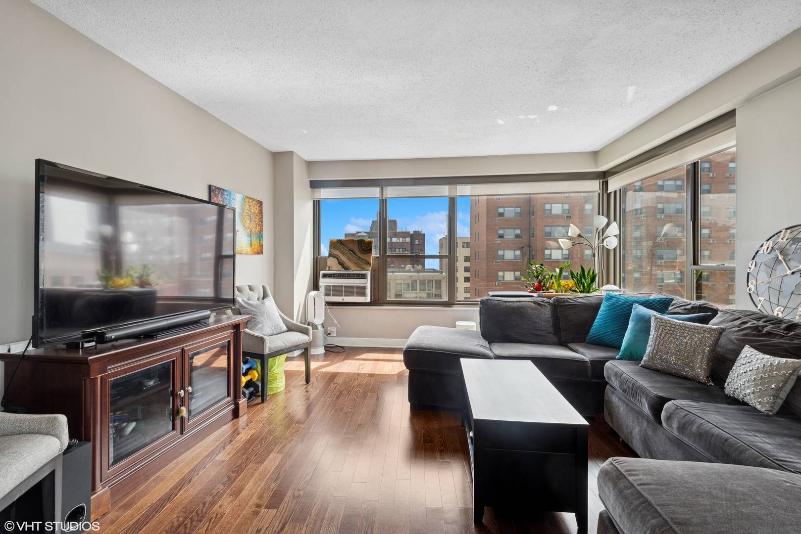 Chicago, IL 60657,2930 N SHERIDAN RD #1512