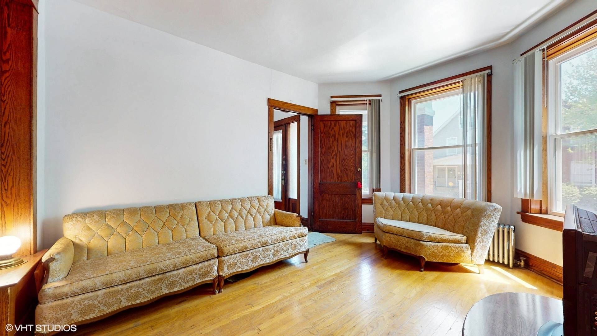 Chicago, IL 60618,3072 N Haussen CT