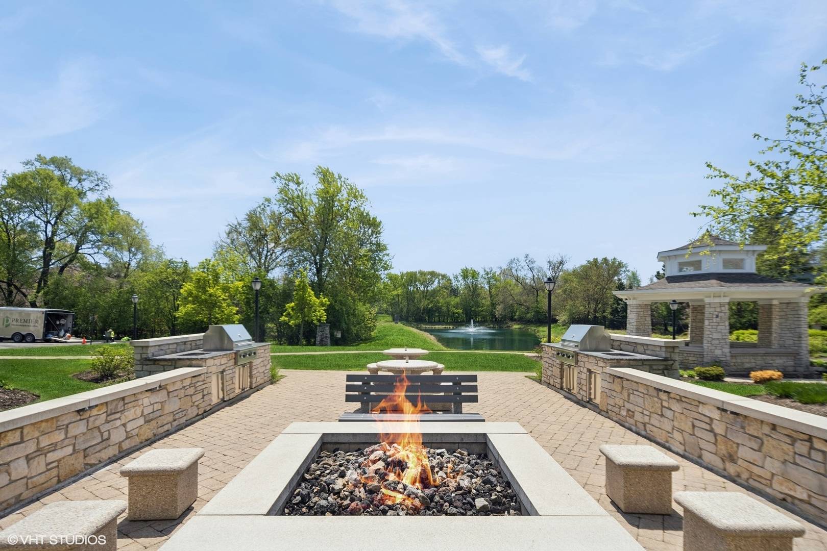 Hinsdale, IL 60521,149 W Kennedy LN #208