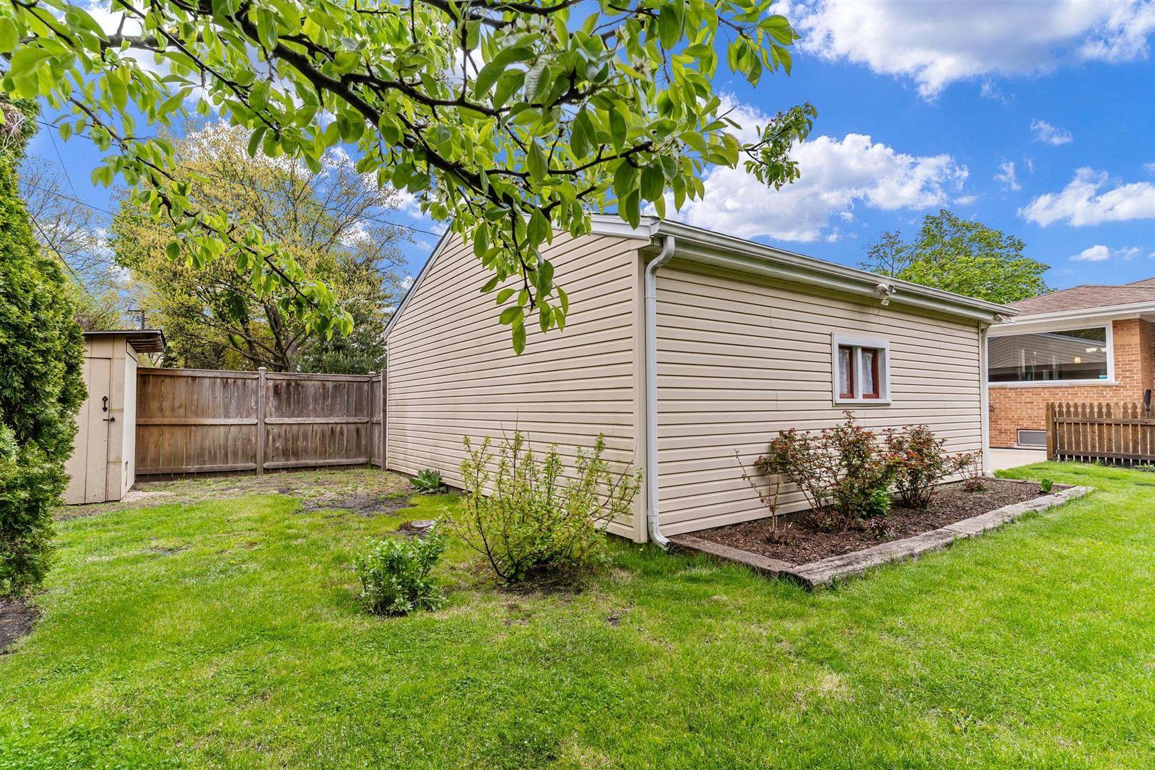 Arlington Heights, IL 60004,604 N Wilshire LN
