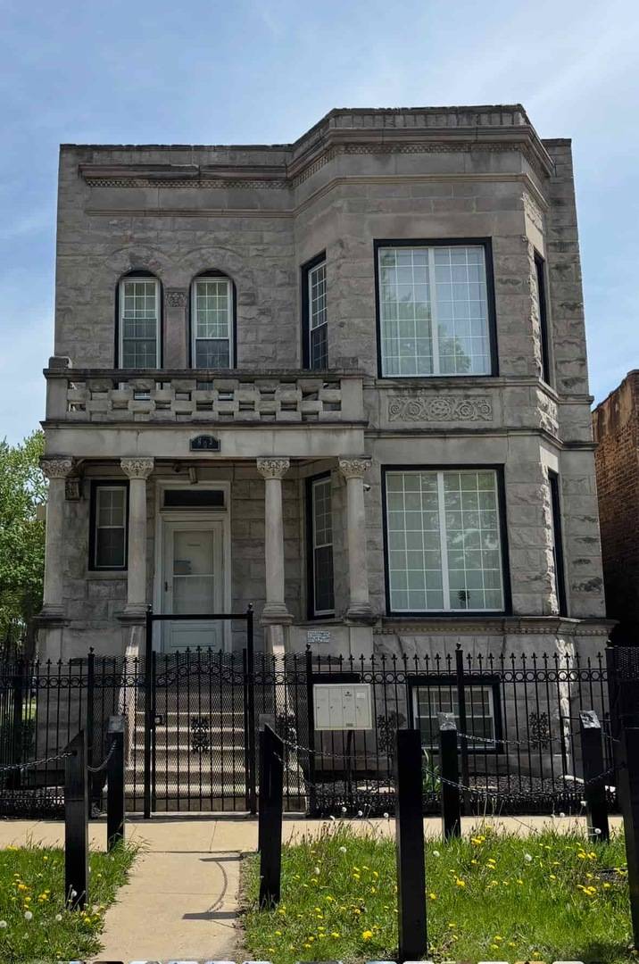 Chicago, IL 60624,803 S Karlov AVE #2