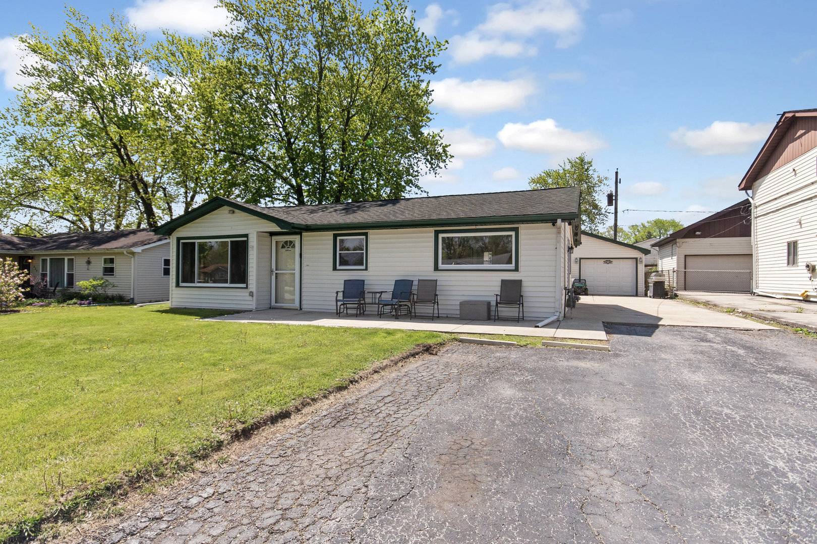 Crete, IL 60417,445 W Arlington LN