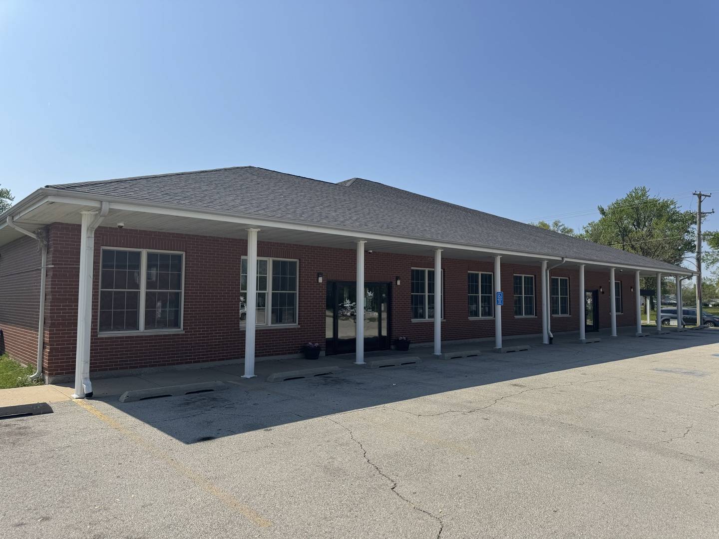 Diamond, IL 60416,2525 E Division ST