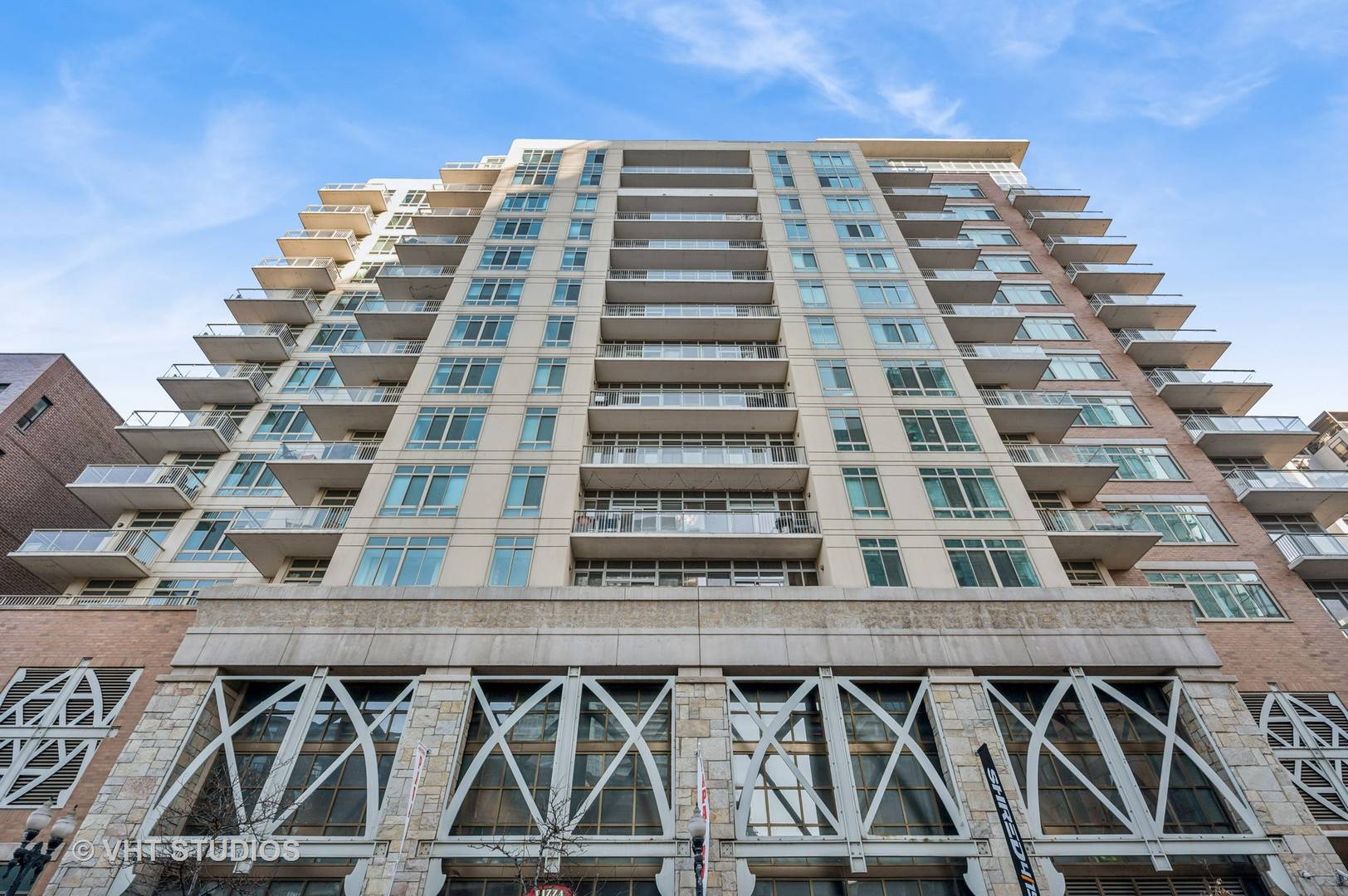 Chicago, IL 60610,230 W DIVISION ST #608