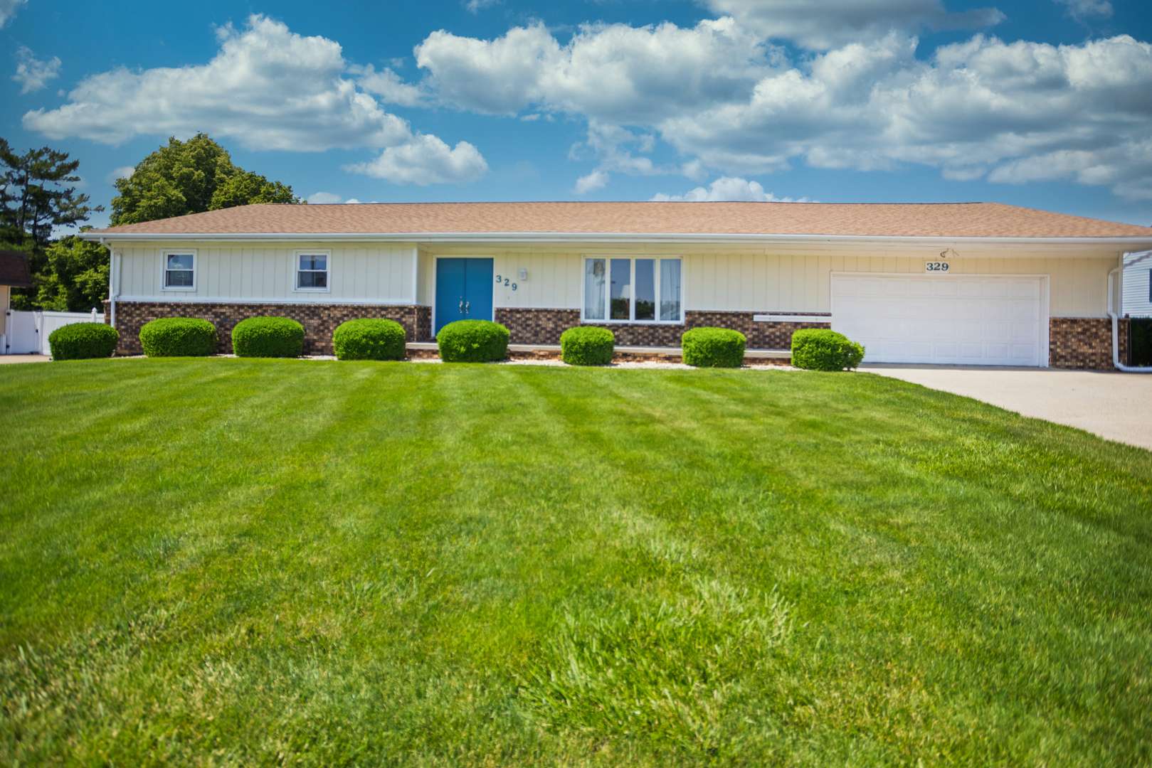 Bloomington, IL 61701,329 Fairway DR