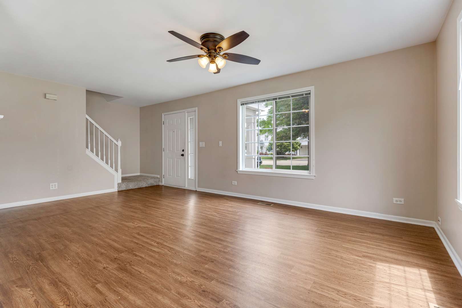 South Elgin, IL 60177,716 Fieldcrest DR #B
