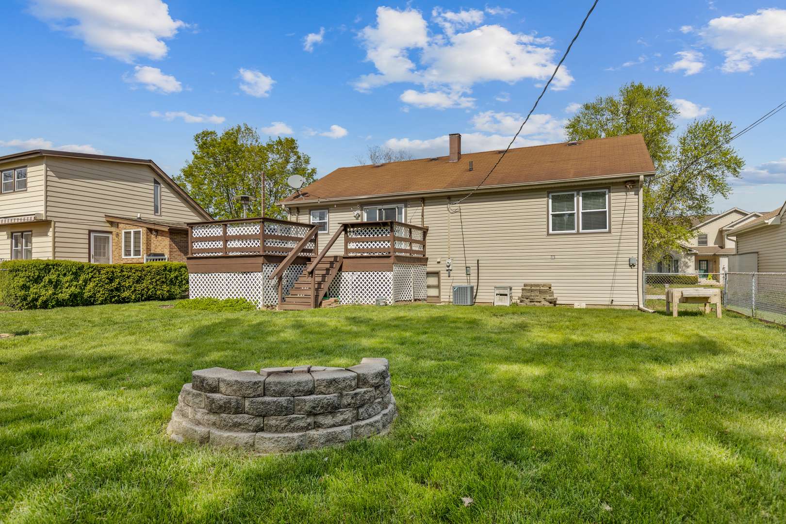 Oakwood Hills, IL 60013,5611 Oak Park RD
