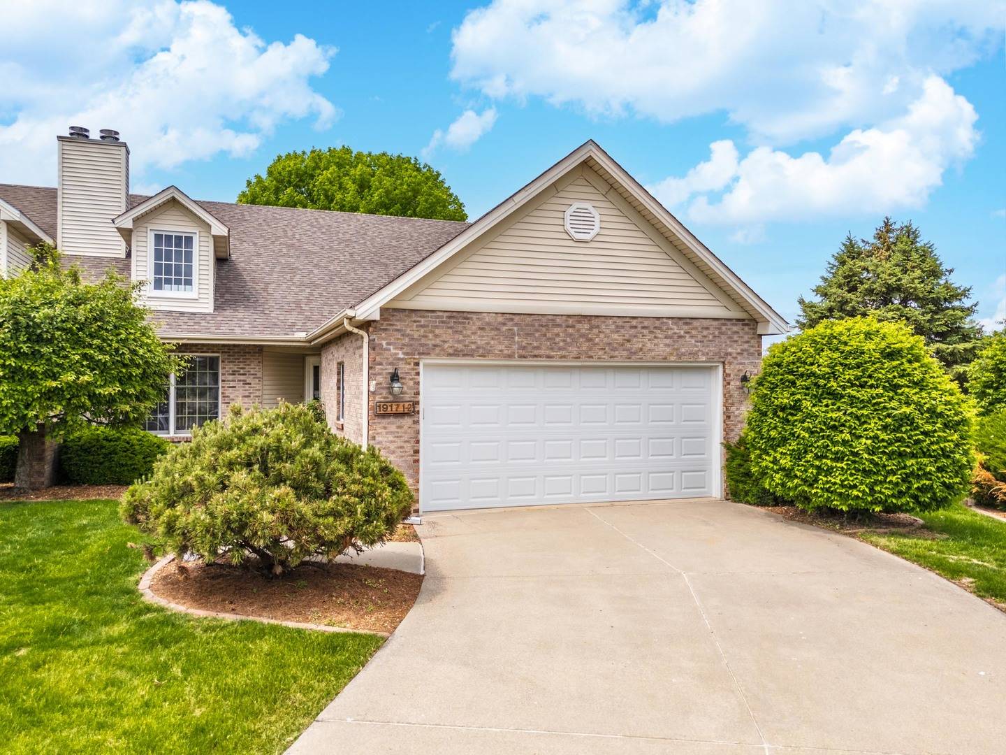 Normal, IL 61761,1917 1/2 Deer Cove CC CT