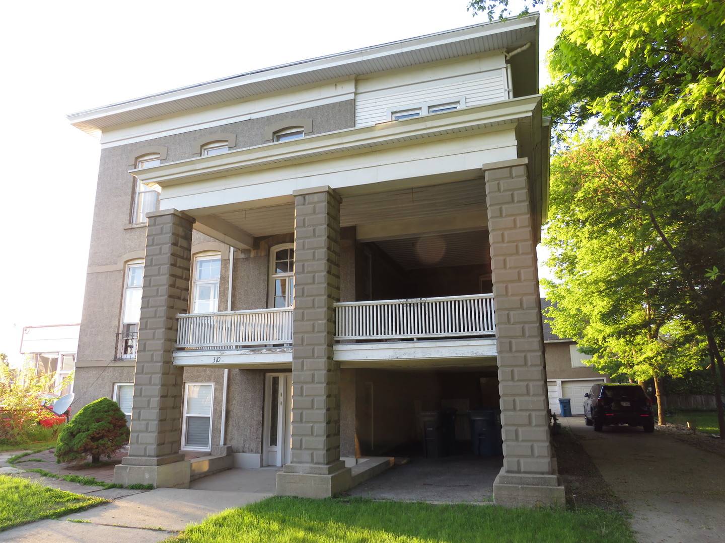 Morris, IL 60450,310 E Washington ST #2