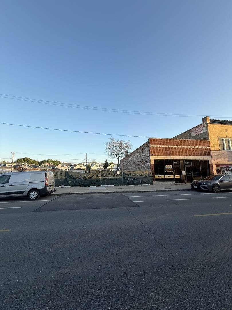 Chicago, IL 60630,5921 W Lawrence AVE