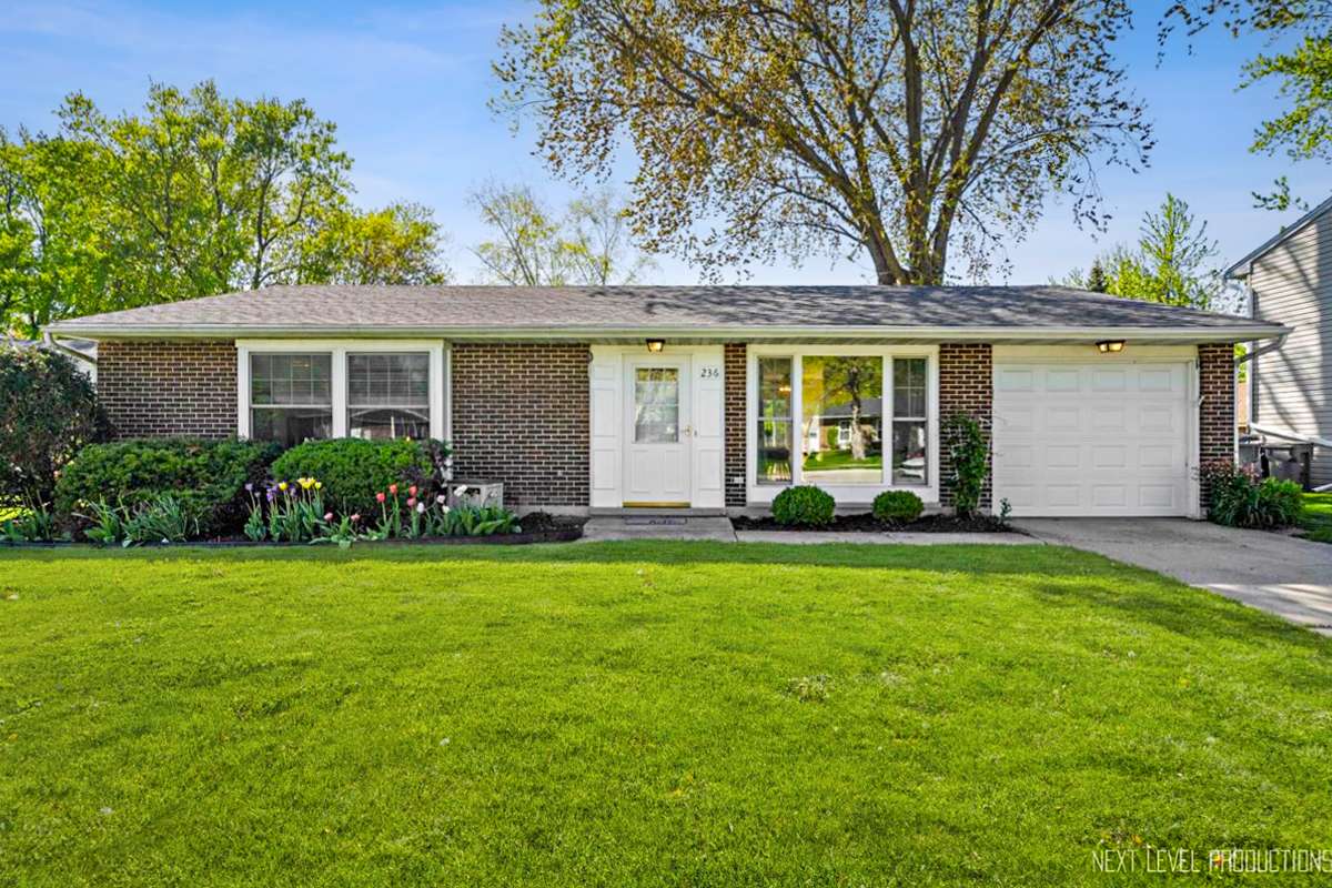 Elgin, IL 60120,236 Stonehurst DR