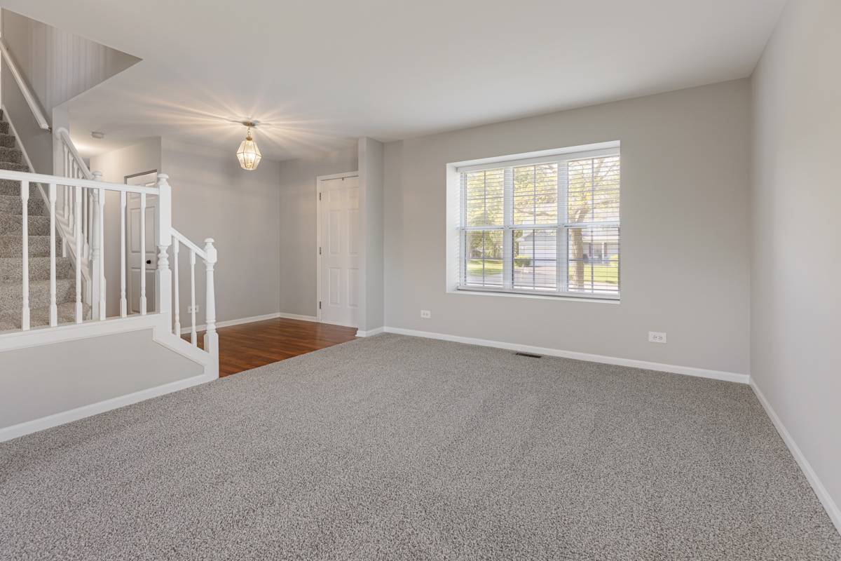 South Elgin, IL 60177,1175 N Harvard CIR