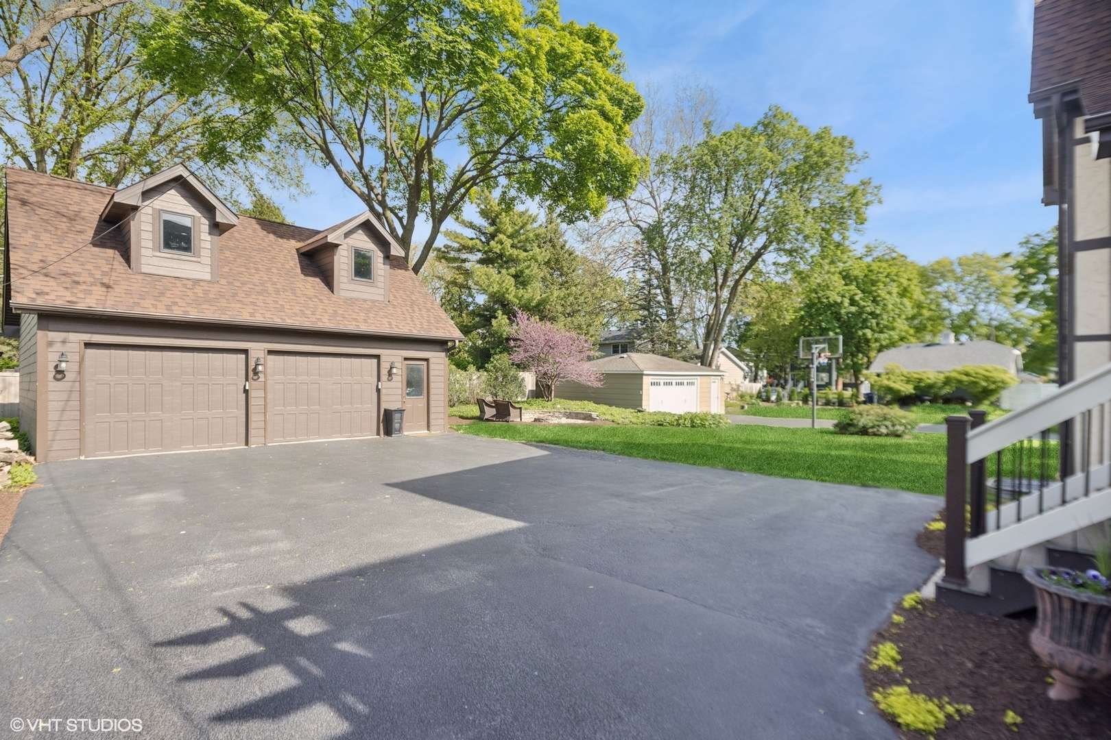 Wheaton, IL 60187,811 N Main ST