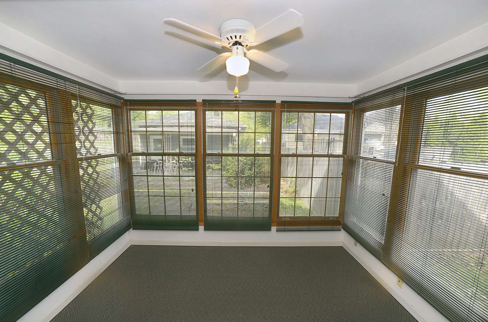 Ottawa, IL 61350,122 W Allen ST