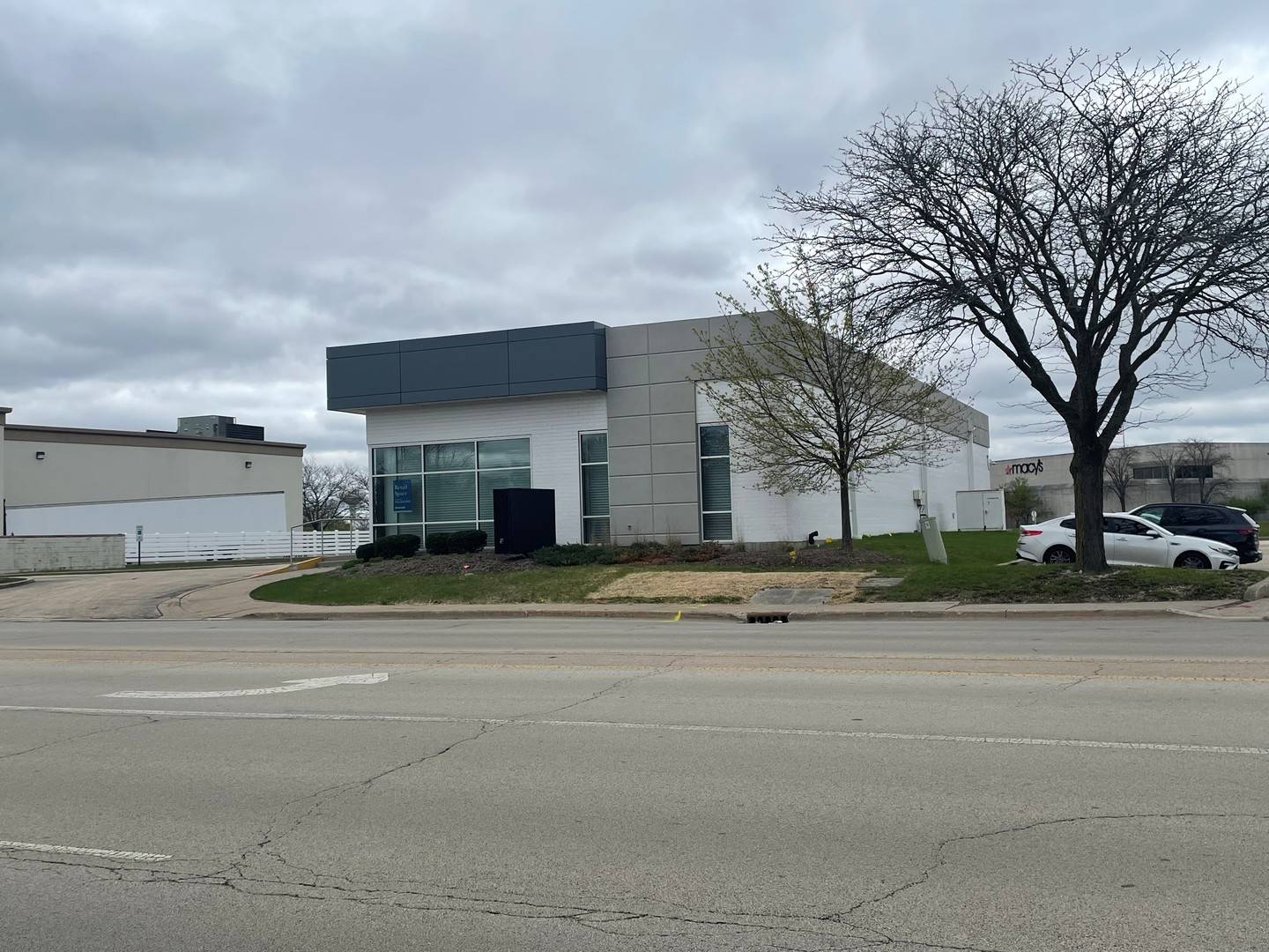 Joliet, IL 60431,3330 Mall LOOP