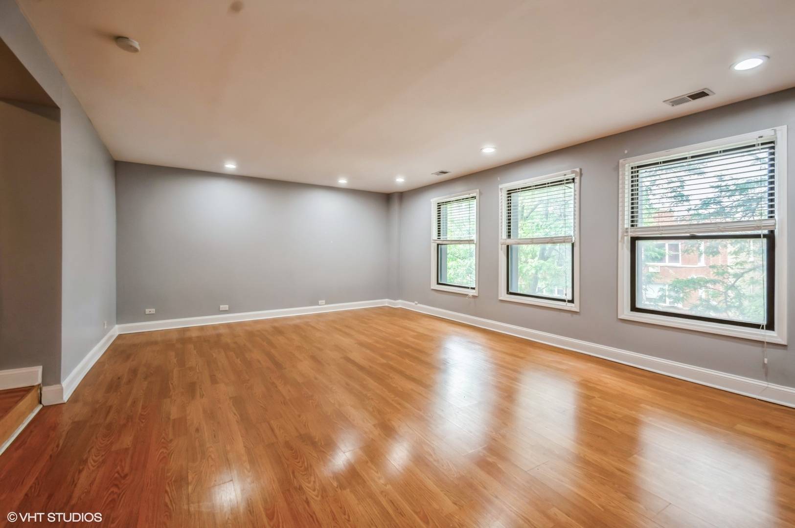 Chicago, IL 60659,6111 N Washtenaw AVE #2