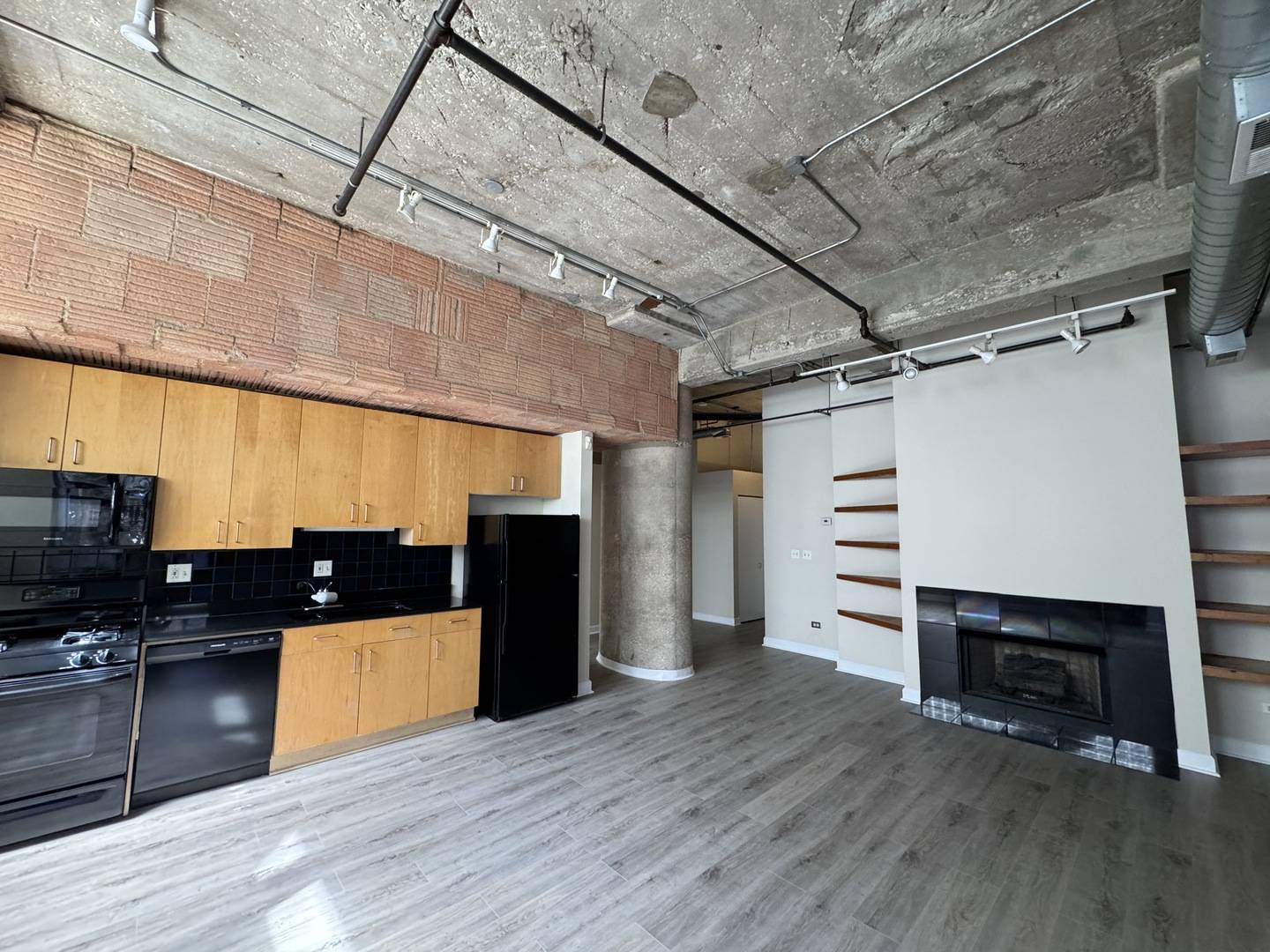 Chicago, IL 60605,1516 S Wabash AVE #208