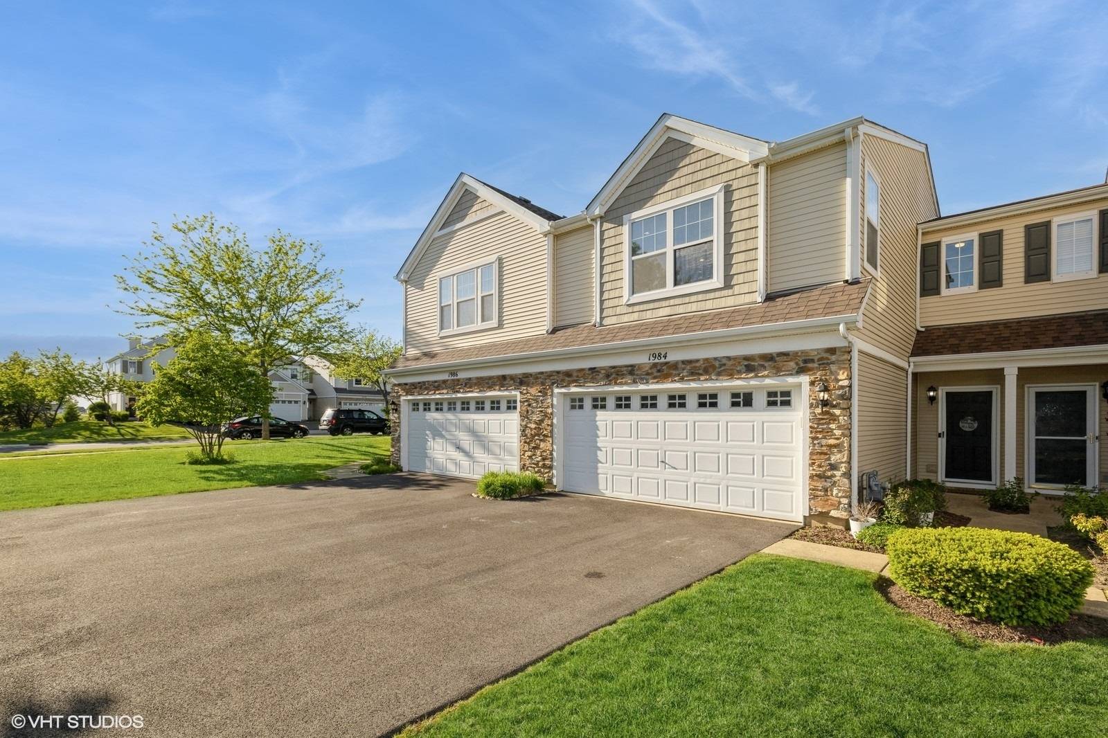 Carpentersville, IL 60110,1984 Cobblestone DR #1984