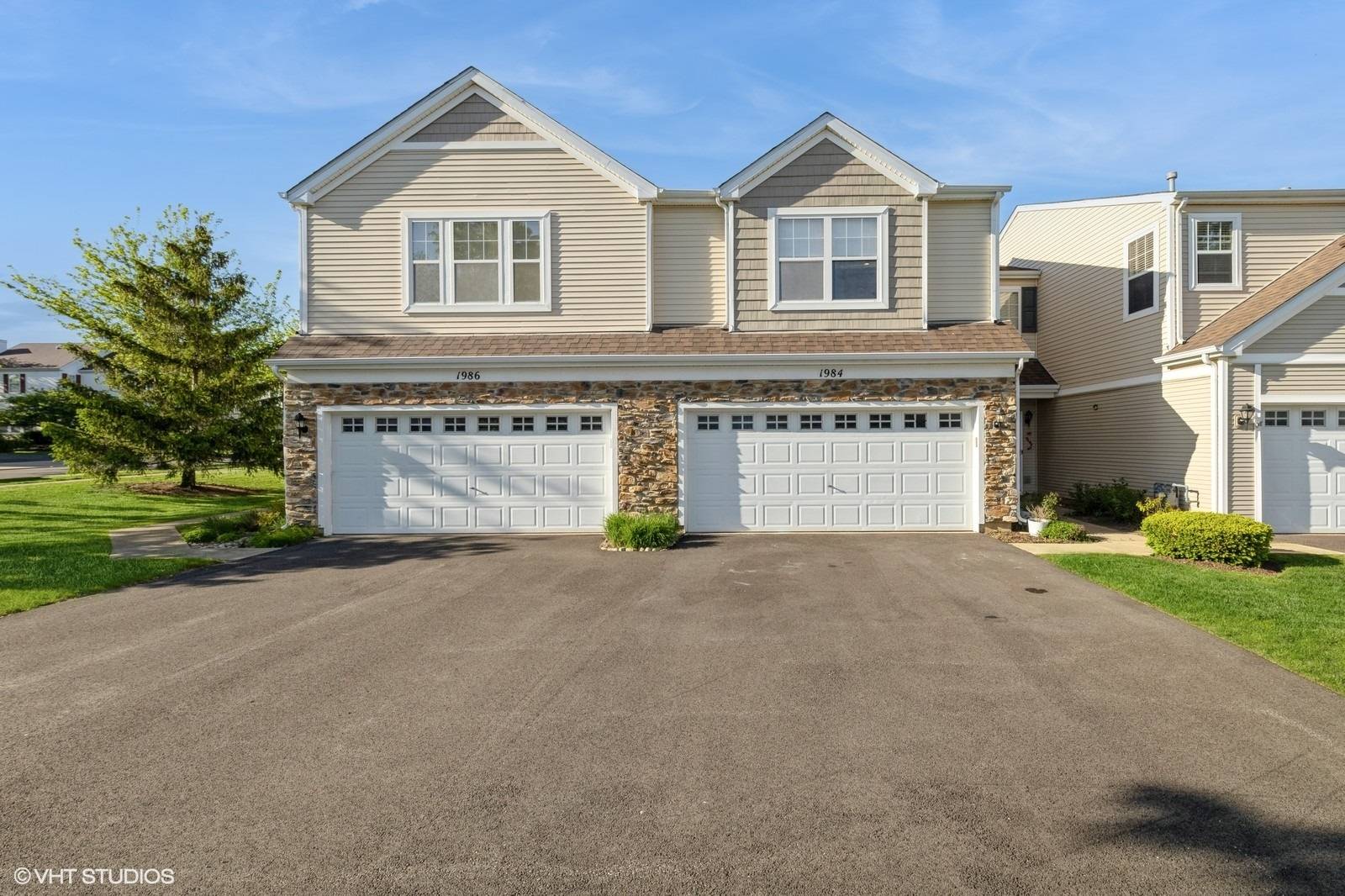 Carpentersville, IL 60110,1984 Cobblestone DR #1984