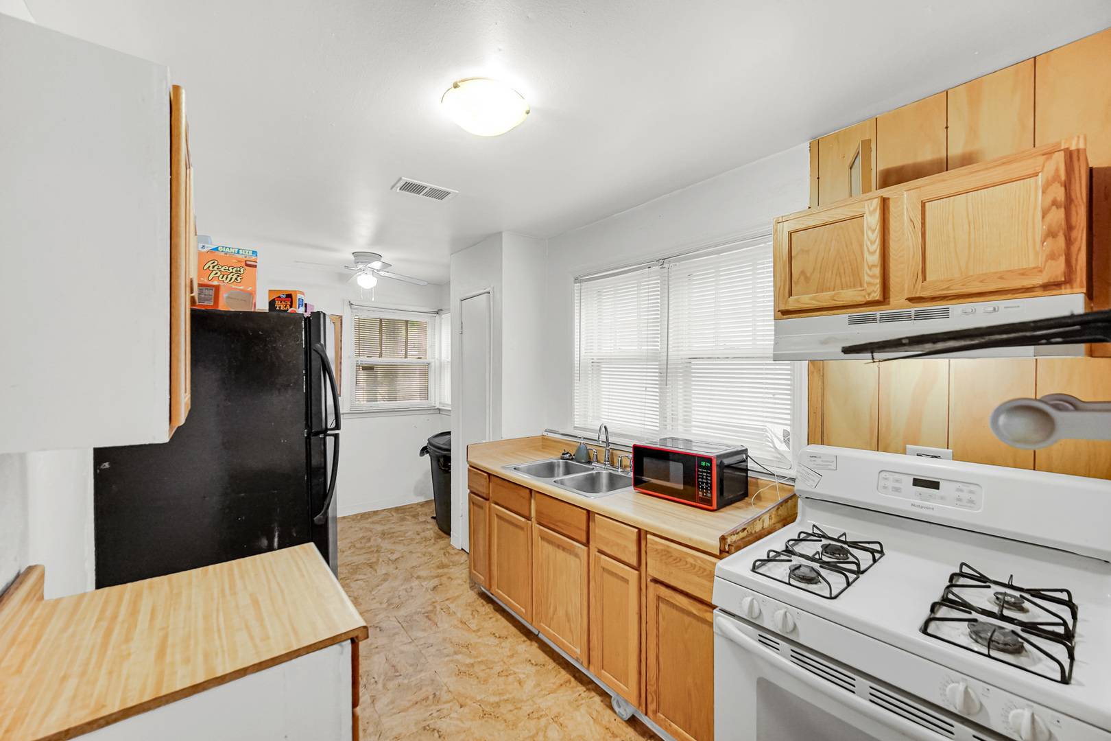 Hazel Crest, IL 60429,16781 Head ST