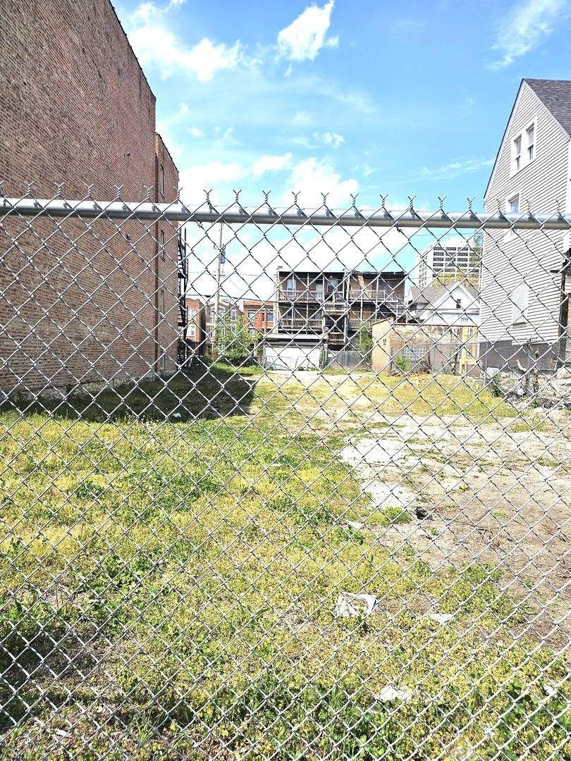 Chicago, IL 60637,1524 E Marquette RD