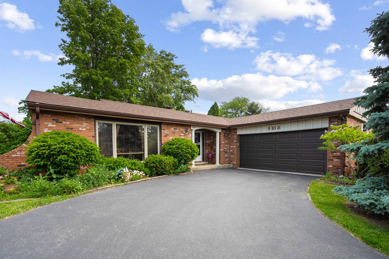 Palos Hills, IL 60465,9108 Windsor DR