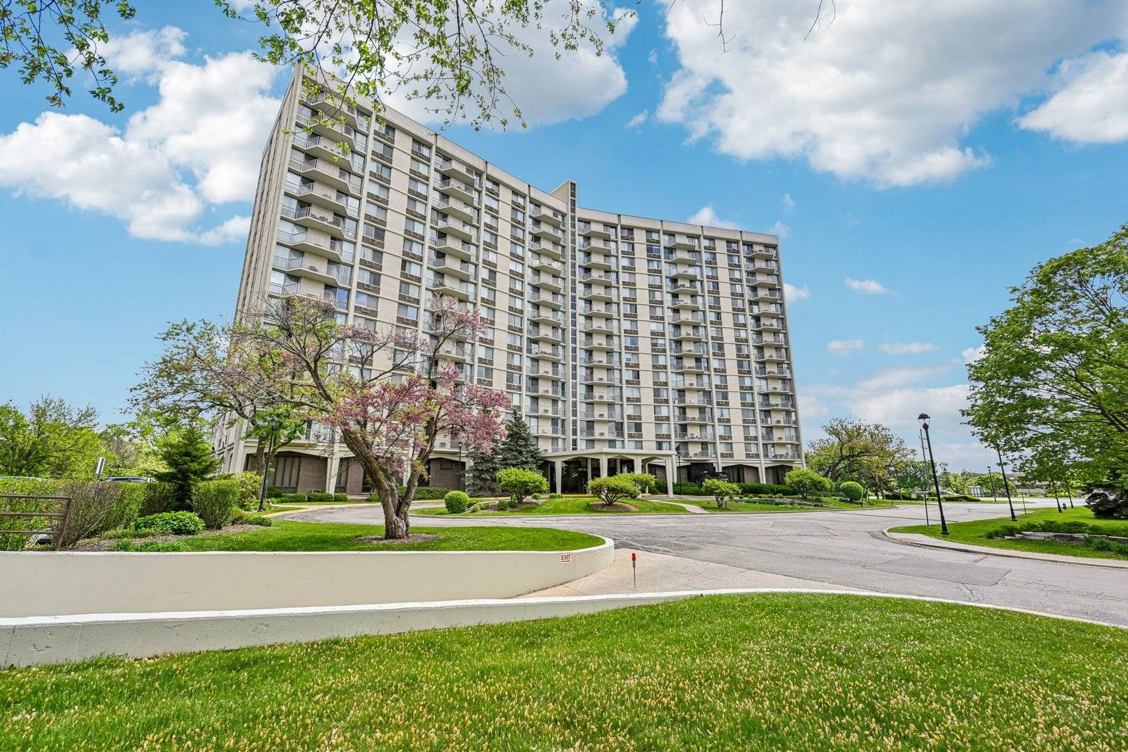 Oak Brook, IL 60523,40 N Tower RD #3G
