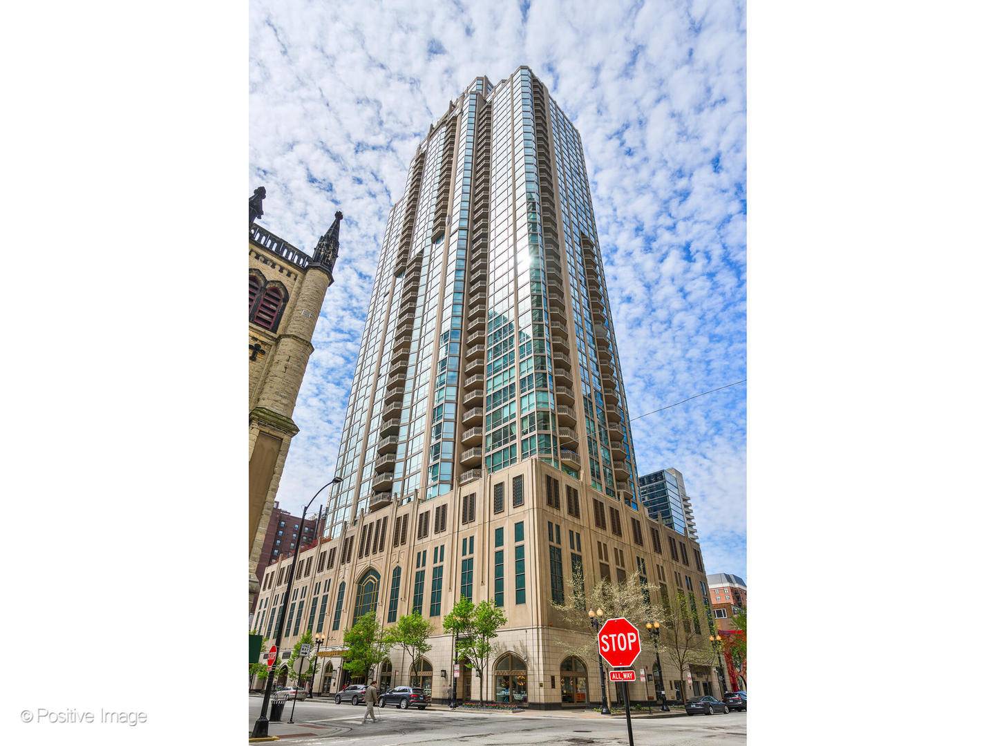 Chicago, IL 60611,21 E Huron ST #3204