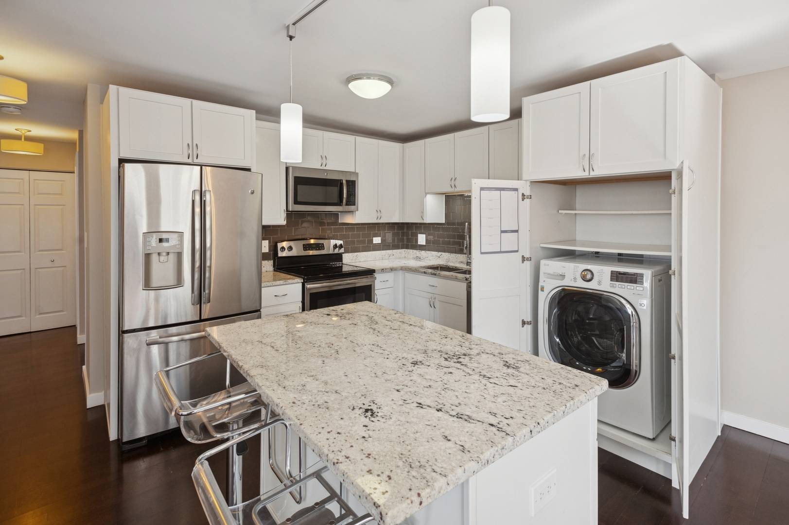 Chicago, IL 60657,3033 N SHERIDAN RD #1206