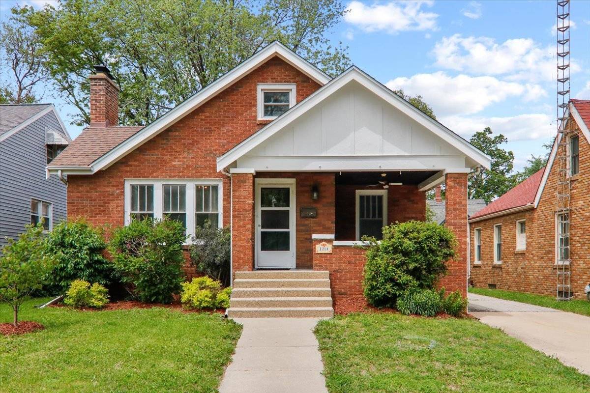 Bloomington, IL 61701,1014 E Washington ST