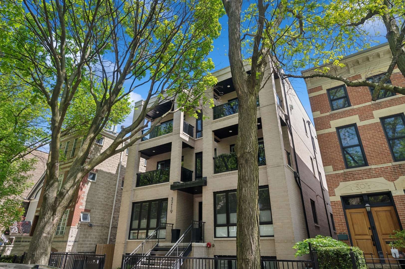 Chicago, IL 60657,3219 N Seminary AVE #3N
