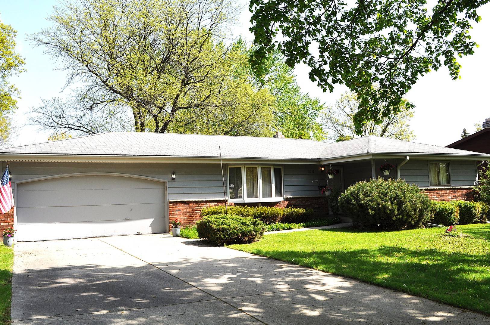 Elgin, IL 60123,2016 Lin Lor LN