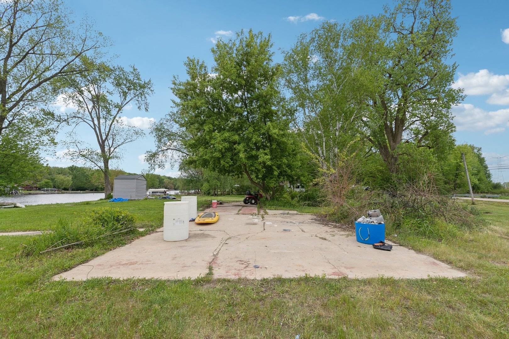 Mchenry, IL 60050,2418 Colby DR