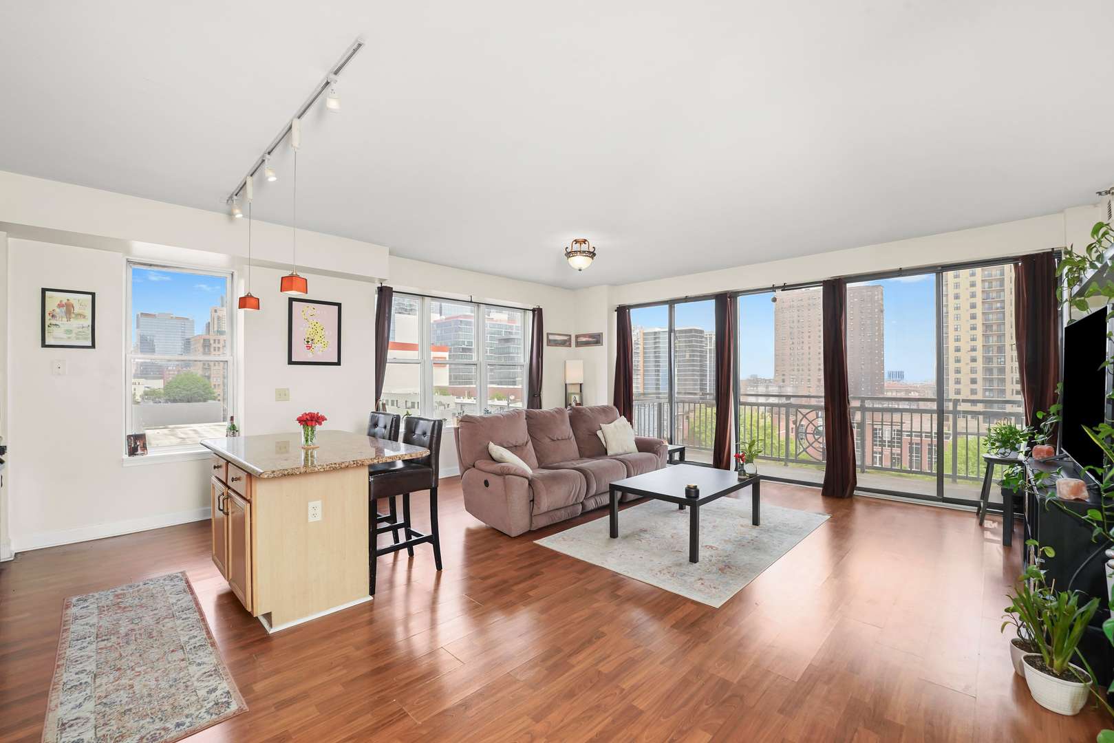 Chicago, IL 60605,5 E 14th PL #601