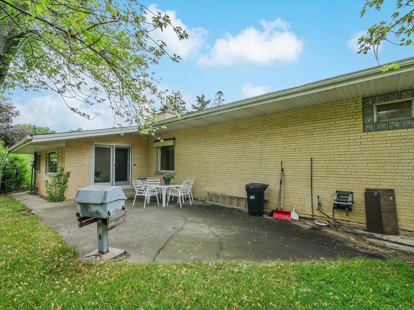 Bensenville, IL 60106,826 S Addison RD