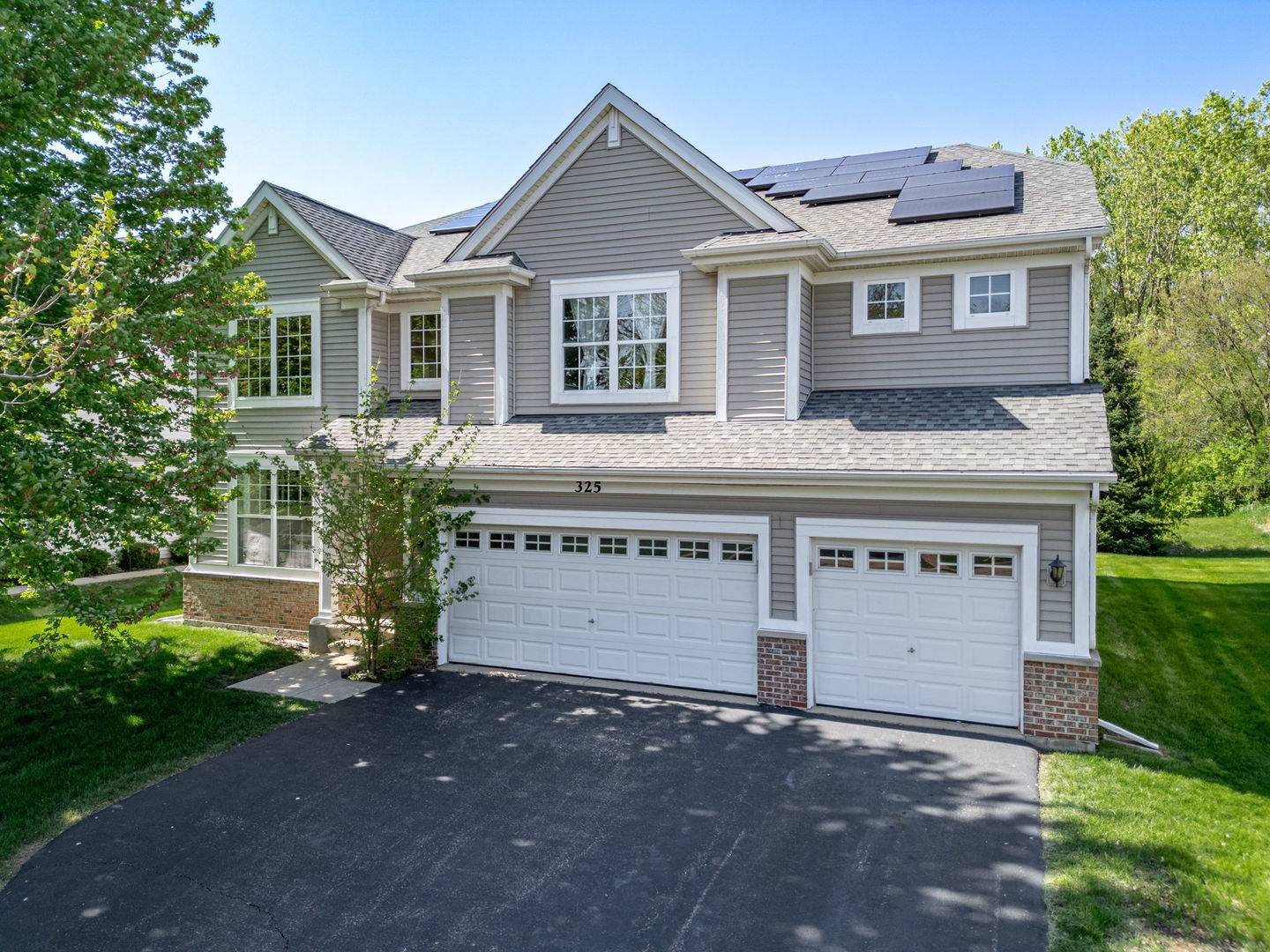 West Chicago, IL 60185,325 Hemlock LN