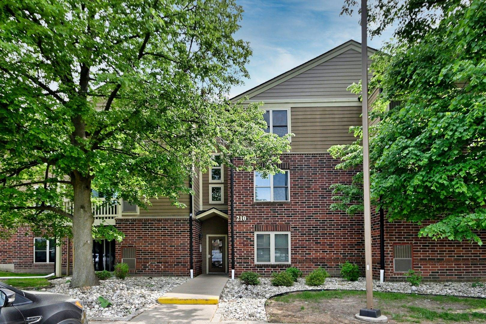 Bloomingdale, IL 60108,210 Glengarry DR #212
