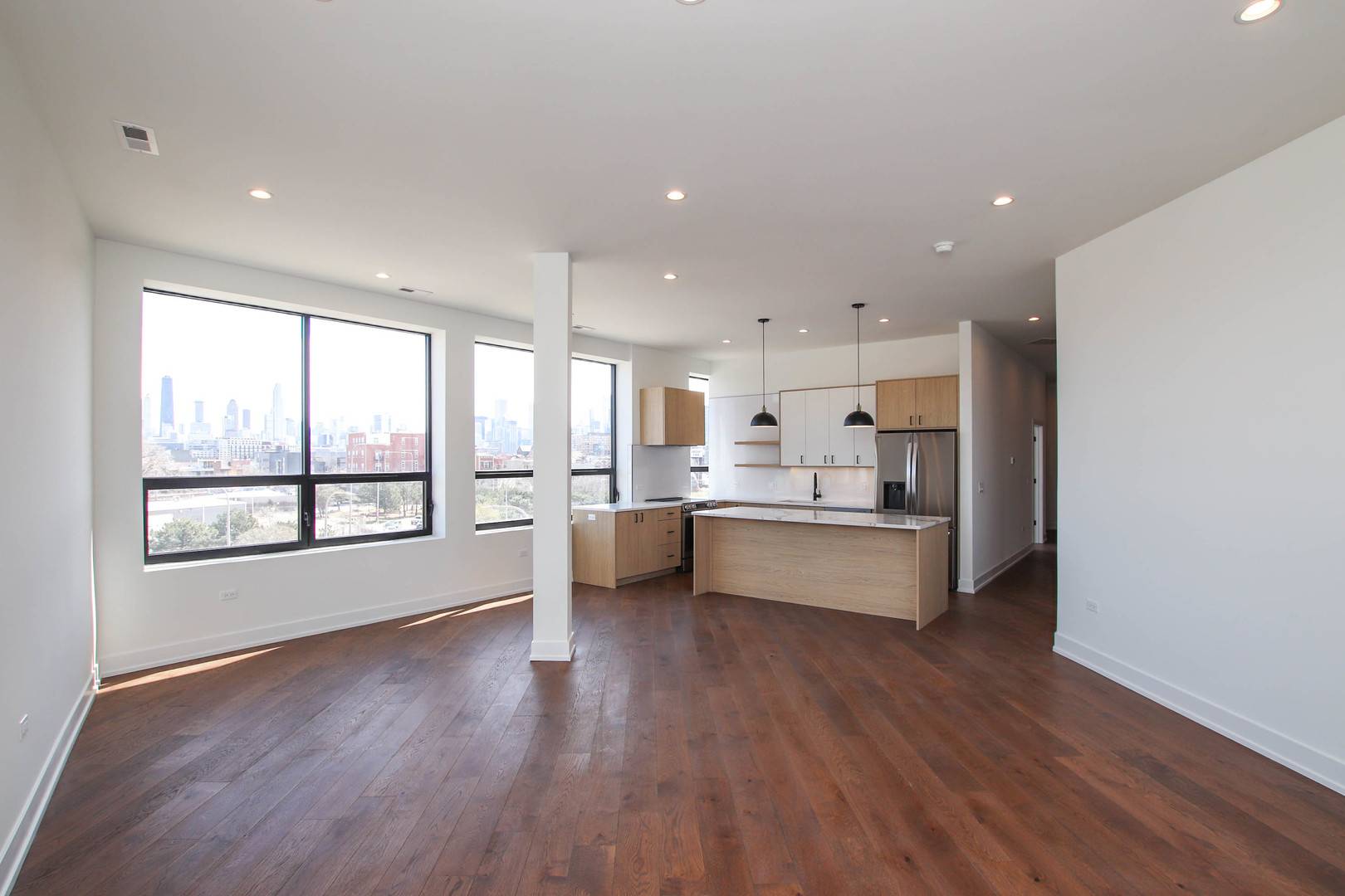 Chicago, IL 60642,1001 N Milwaukee AVE #404