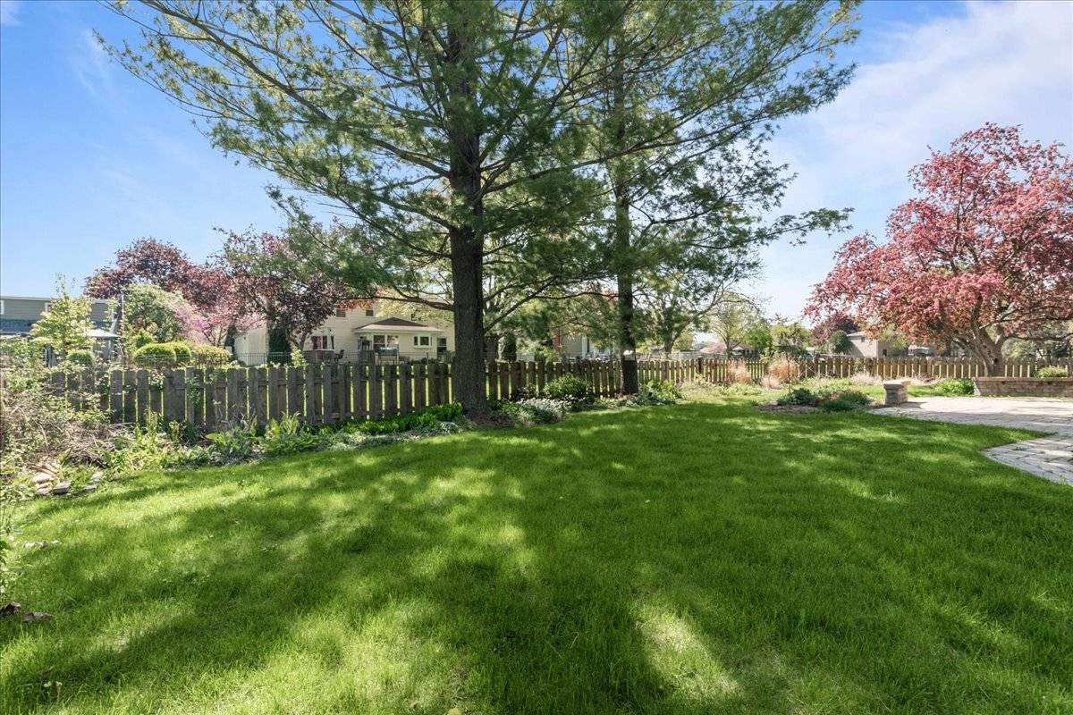 Libertyville, IL 60048,1034 Crabtree LN