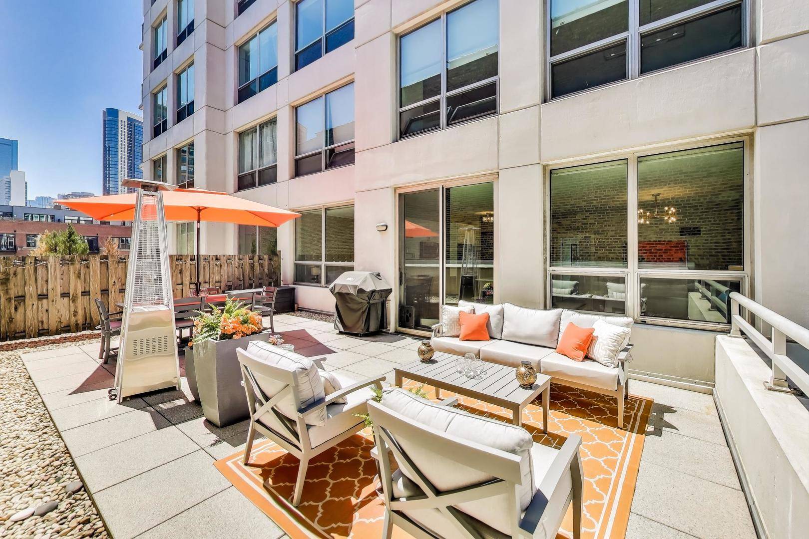 Chicago, IL 60654,421 W Huron ST #504