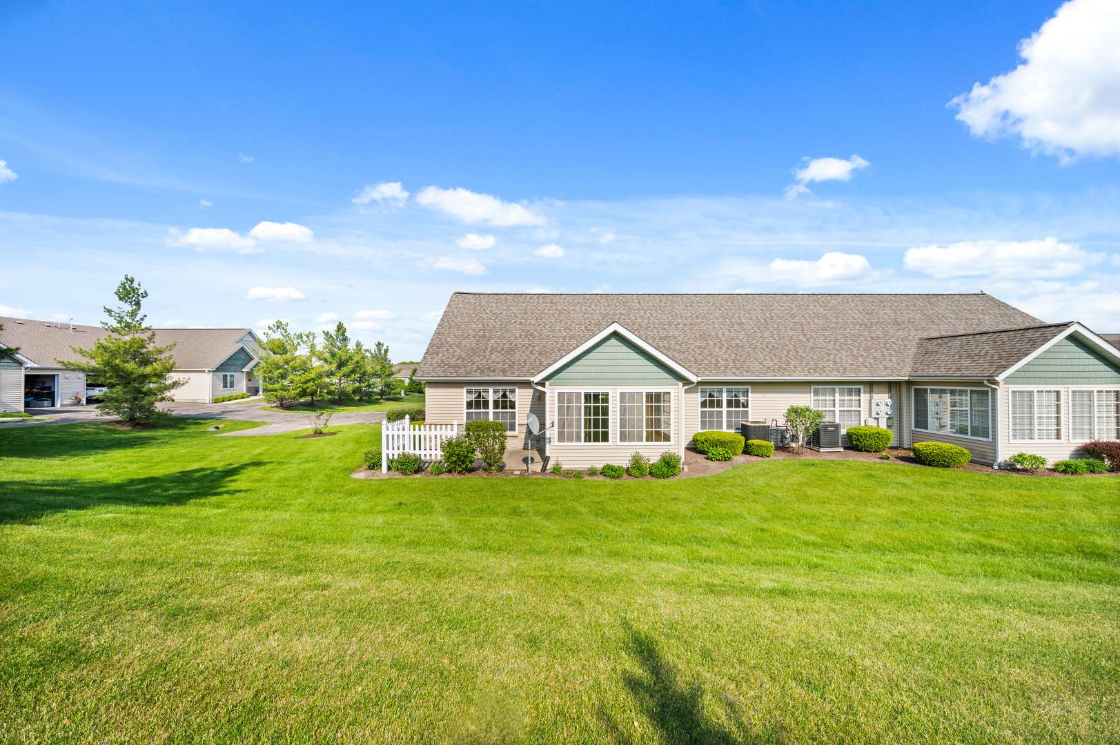 Sycamore, IL 60178,2113 Waterbury LN W #2113